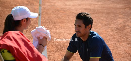 Beatrice Zucca al cambio campo con Martin Vassallo Arguello (incontro A2 F TC Cagliari- T Foligno del 01.11.2022) credit Tennisweb.it