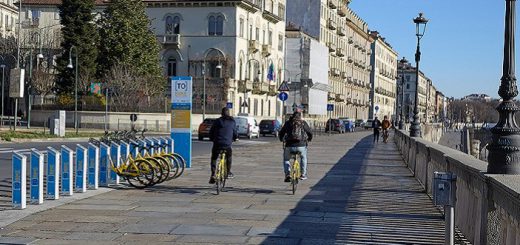 Una stazione di [To]Bike con la "bici gialle"