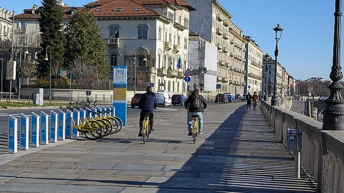 Una stazione di [To]Bike con la "bici gialle"