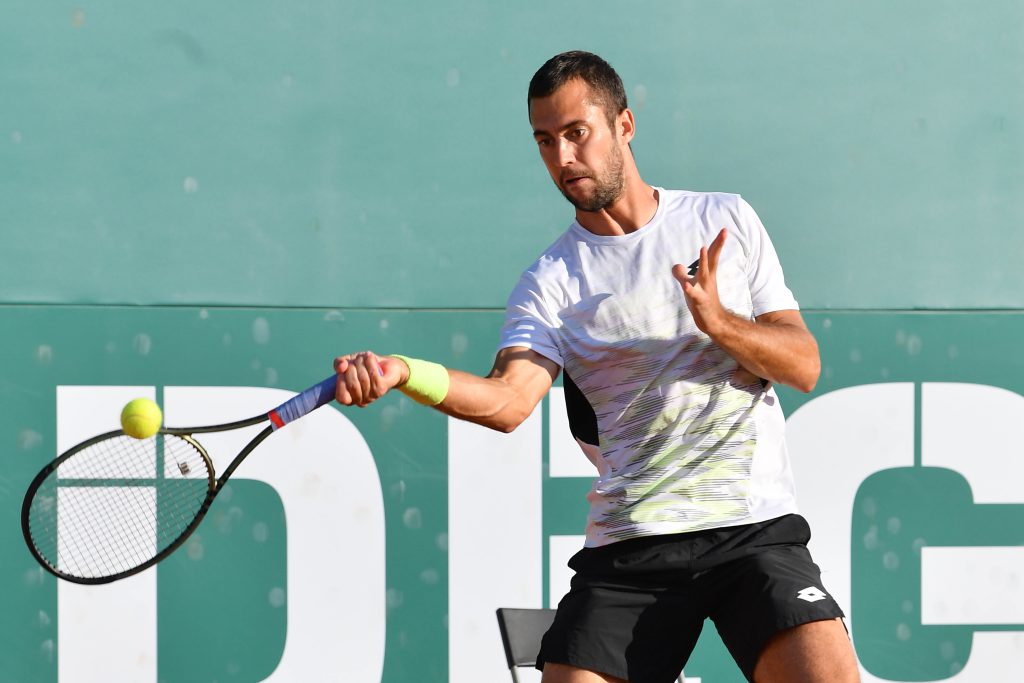 Laslo Djere al Tc Cagliari per il Challenger ATP 175 (credit: Foto Francesco Panunzio) 05.05.2023