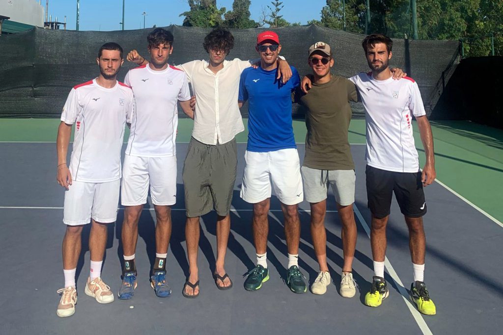 La formazione di Serie B1 del Tennis Club Cagliari. Da sinistra: Roberto Binaghi, Andrea Picchione, Alberto Sanna, Martin Vassallo Arguello (capitano), Nicola Porcu e Bruno Pujol Navarro