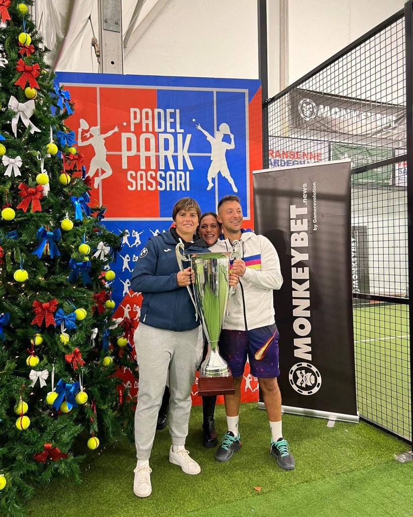 Francesca Piu e Matteo Casula con Antonella Lavosi_padel sardi assoluti 2023