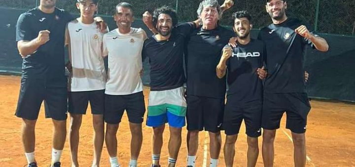 Squadra del Tc Alghero promossa il A2 dopo la vittoria al doppio di spareggio a Padova (foto Facebook Tc Alghero)