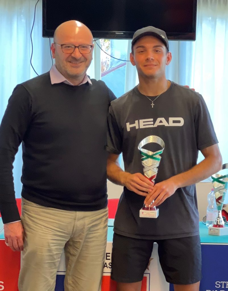 Nicola Porcu finalista premiato Open Vanacore Torres Tennis Sassari 2026 (credit foto Facebook Torres Tennis)