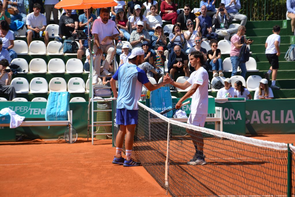 Carboni - Arnaboldi secondo turno qualificazioni ATP175 Sardegna Open 2026 (28.04.2026 credit Tennisweb.it)