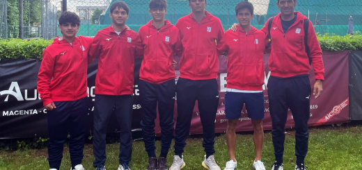 La formazione di Serie B1 maschile del Tennis Club Cagliari, a segno per 5-1 al debutto, in trasferta a Parabiago