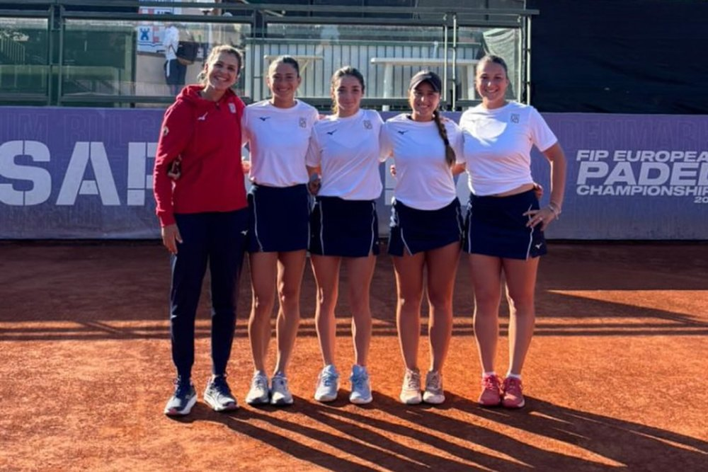 Il team femminile "A" di Serie B1: ha iniziato il campionato vincendo per 3-1 in casa contro il Tennis Club Rungg