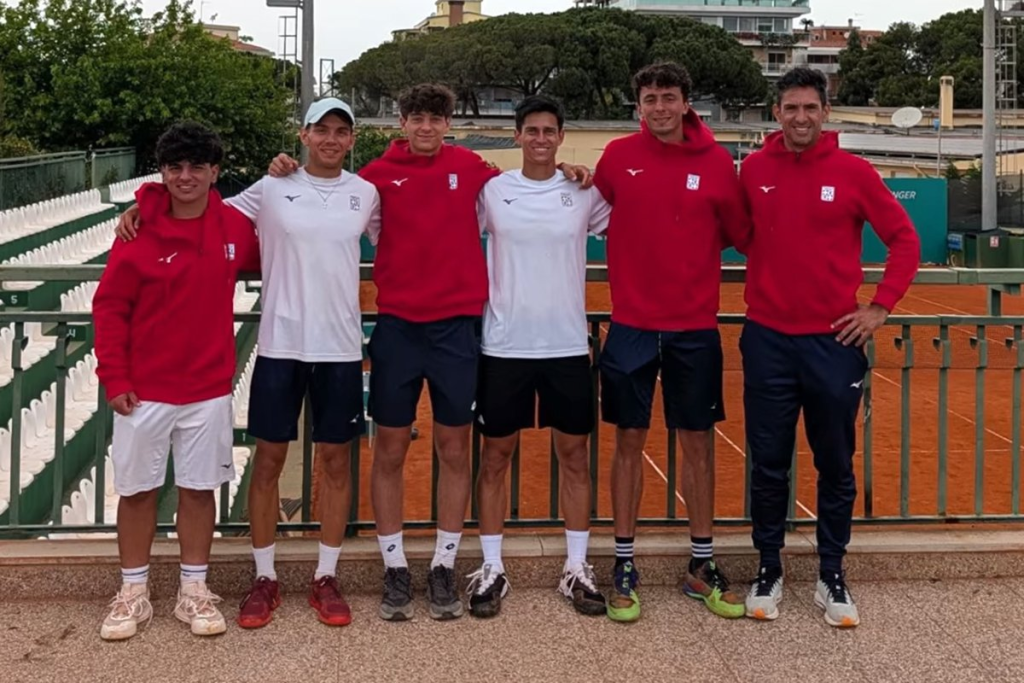 La formazione di Serie B1 maschile del Tennis Club Cagliari, a segno contro il Circolo Tennis Brindisi