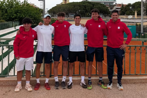 La formazione di Serie B1 maschile del Tennis Club Cagliari, a segno contro il Circolo Tennis Brindisi