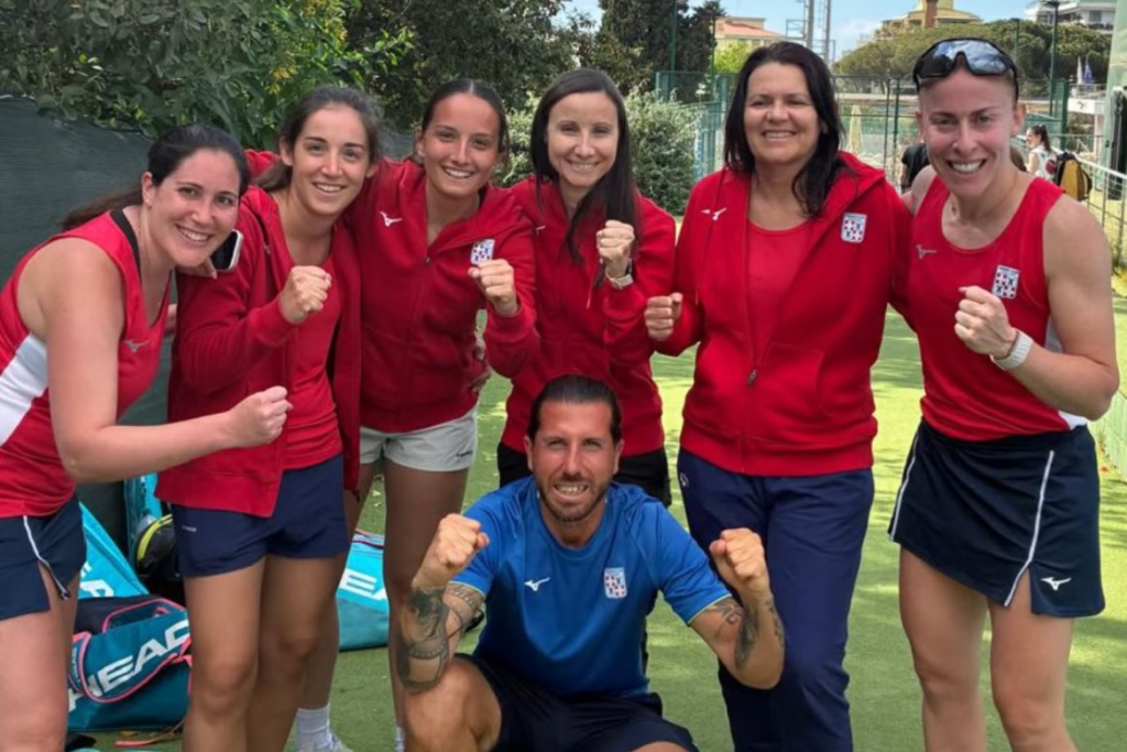 
La formazione della Serie B di padel del Tc Cagliari, qualificata per i play-off promozione